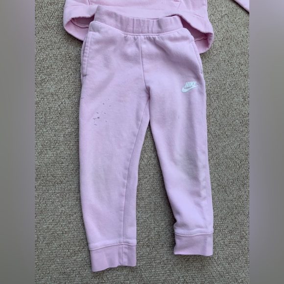 Nike Girls Pink Hoodie Jogger Sweatpants 2-Piece Set Long Sleeve Hooded - Picture 3 of 5